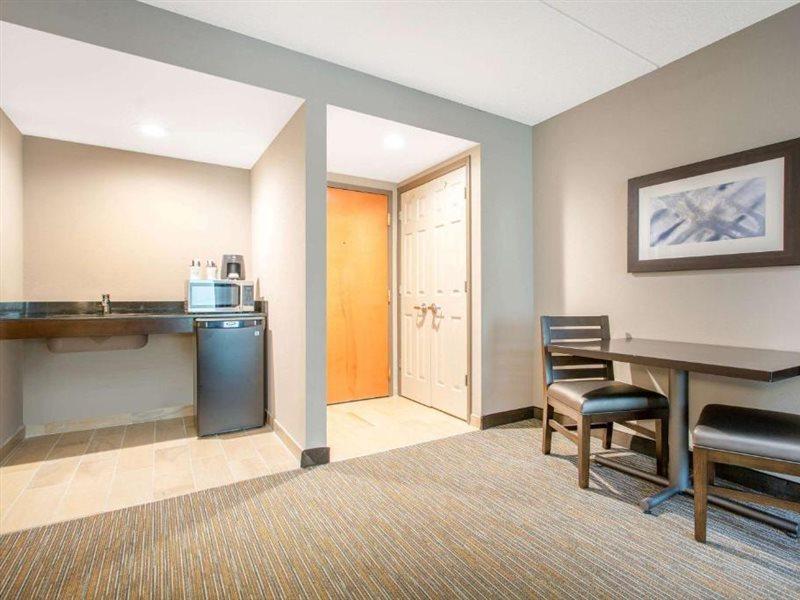 La Quinta Inn & Suites By Wyndham Mooresville Ngoại thất bức ảnh
